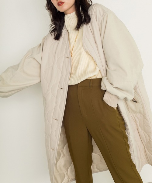 w closet(ダブルクローゼット)の「ひょうたんキルティングロングコート(ノーカラージャケット・レディース・ブラック/カーキ/アイボリー・FREE)」の8枚目の写真