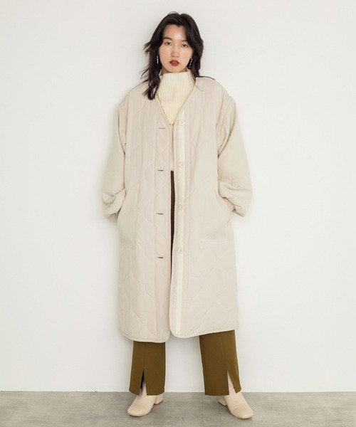 w closet(ダブルクローゼット)の「ひょうたんキルティングロングコート(ノーカラージャケット・レディース・ブラック/カーキ/アイボリー・FREE)」の9枚目の写真