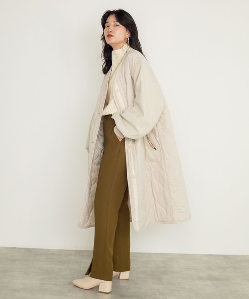 w closet(ダブルクローゼット)の「ひょうたんキルティングロングコート(ノーカラージャケット・レディース・ブラック/カーキ/アイボリー・FREE)」の10枚目の写真