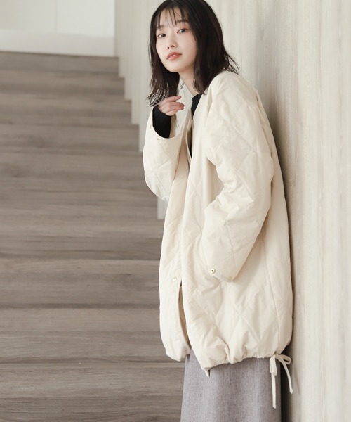 LAKOLE（ラコレ）の「エアサーマルAラインキルトジャケット / 215608（ナイロンジャケット・レディース・チャコールグレー/アイボリー/カーキ・SMALL/MEDIUM）」の3枚目の写真