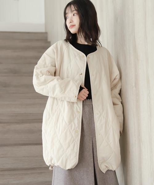 LAKOLE（ラコレ）の「エアサーマルAラインキルトジャケット / 215608（ナイロンジャケット・レディース・チャコールグレー/アイボリー/カーキ・SMALL/MEDIUM）」の4枚目の写真
