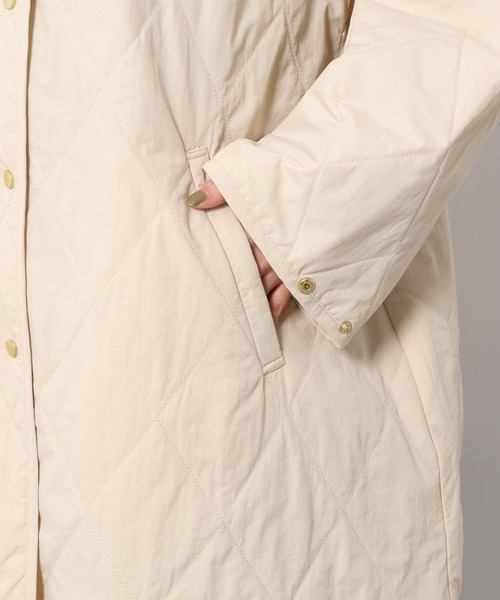 LAKOLE（ラコレ）の「エアサーマルAラインキルトジャケット / 215608（ナイロンジャケット・レディース・チャコールグレー/アイボリー/カーキ・SMALL/MEDIUM）」の7枚目の写真