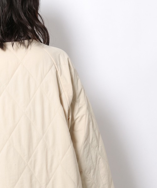 LAKOLE（ラコレ）の「エアサーマルAラインキルトジャケット / 215608（ナイロンジャケット・レディース・チャコールグレー/アイボリー/カーキ・SMALL/MEDIUM）」の22枚目の写真