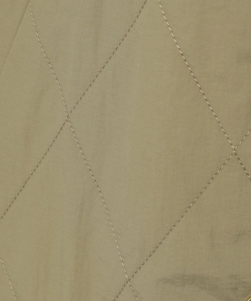 LAKOLE（ラコレ）の「エアサーマルAラインキルトジャケット / 215608（ナイロンジャケット・レディース・チャコールグレー/アイボリー/カーキ・SMALL/MEDIUM）」の8枚目の写真