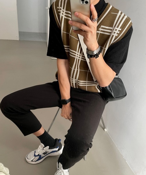 ASCLO（エジュクロ）の「ASCLO グリッドチェックVネックニットベスト（ベスト・メンズ・オリーブ・FREE）」の3枚目の写真