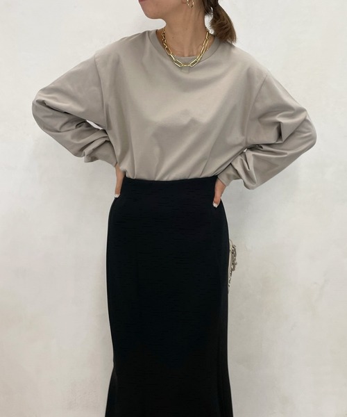 DouDou(ドゥドゥ)の「ロングスリーブTEE(Tシャツ/カットソー・レディース・ブラック/オフホワイト/グレイッシュベージュ・FREE)」の1枚目の写真