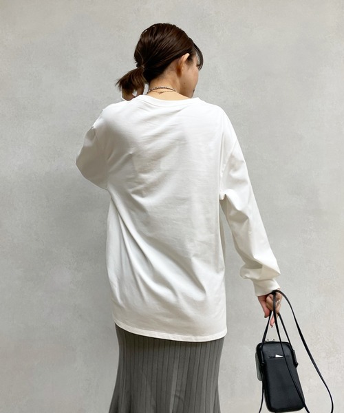 DouDou(ドゥドゥ)の「ロングスリーブTEE(Tシャツ/カットソー・レディース・ブラック/オフホワイト/グレイッシュベージュ・FREE)」の14枚目の写真