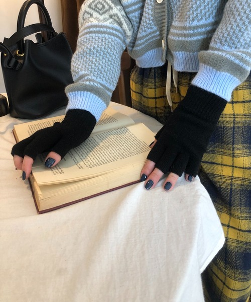 me+em select（ミームセレクト）の「フィンガーレス ニット グローブ（手袋・レディース・チャコールグレー/ブラック/ベージュ/ブラウン系その他/ブラウン系その他2・FREE）」の2枚目の写真