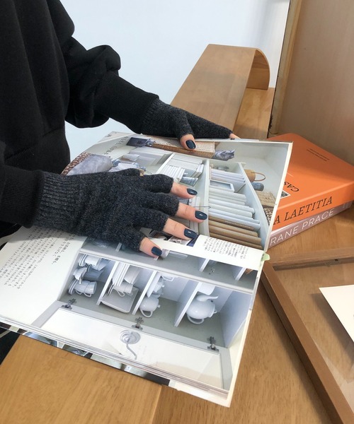 me+em select（ミームセレクト）の「フィンガーレス ニット グローブ（手袋・レディース・チャコールグレー/ブラック/ベージュ/ブラウン系その他/ブラウン系その他2・FREE）」の6枚目の写真