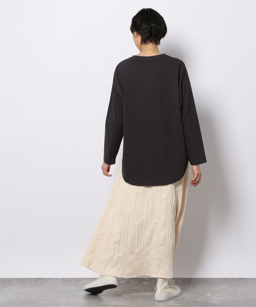 LAKOLE（ラコレ）の「ベーシックラウンドヘムロングスリーブTシャツ / 264038（Tシャツ/カットソー・レディース・ブラック/オフホワイト/ライトグリーン/サンドグレー・MEDIUM/SMALL）」の12枚目の写真