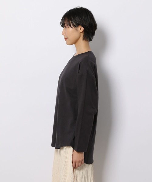 LAKOLE（ラコレ）の「ベーシックラウンドヘムロングスリーブTシャツ / 264038（Tシャツ/カットソー・レディース・ブラック/オフホワイト/ライトグリーン/サンドグレー・MEDIUM/SMALL）」の14枚目の写真