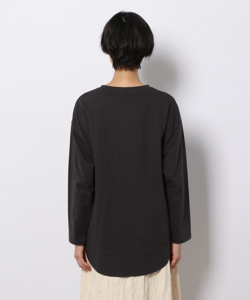 LAKOLE（ラコレ）の「ベーシックラウンドヘムロングスリーブTシャツ / 264038（Tシャツ/カットソー・レディース・ブラック/オフホワイト/ライトグリーン/サンドグレー・MEDIUM/SMALL）」の15枚目の写真