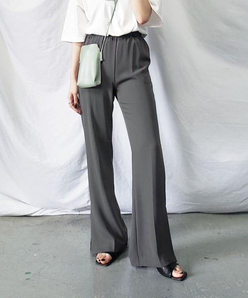 me+em select（ミームセレクト）の「【Ｓ／Ｍ／Ｌサイズ展開】ハイウエストサイドスリットイージーフレアスラックス（スラックス・レディース・ホワイト/ブラック/グレー/アイボリー・SMALL/MEDIUM/LARGE）」の4枚目の写真