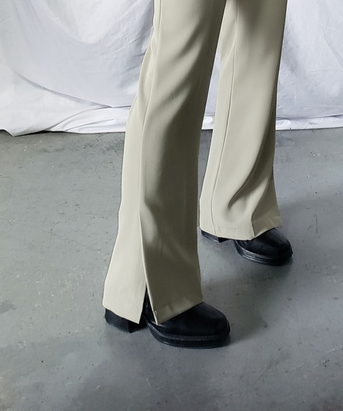 me+em select（ミームセレクト）の「【Ｓ／Ｍ／Ｌサイズ展開】ハイウエストサイドスリットイージーフレアスラックス（スラックス・レディース・ホワイト/ブラック/グレー/アイボリー・SMALL/MEDIUM/LARGE）」の6枚目の写真