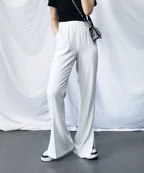 me+em select（ミームセレクト）の「【Ｓ／Ｍ／Ｌサイズ展開】ハイウエストサイドスリットイージーフレアスラックス（スラックス・レディース・ホワイト/ブラック/グレー/アイボリー・SMALL/MEDIUM/LARGE）」の12枚目の写真