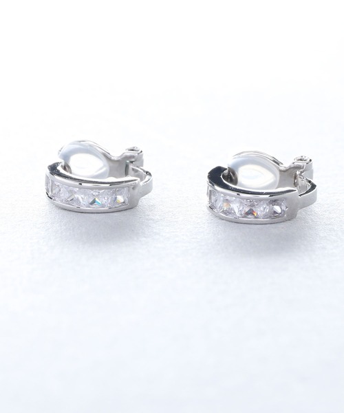 Myosotis☺︎ 1点作品☺︎ バイカラームーンストーンフープイヤリング ストーンフープイヤリング（イヤリング）｜Manon's Selection