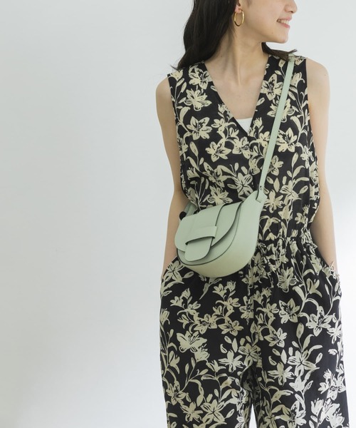 URBAN RESEARCH（アーバンリサーチ）の「ボタニカルプリントオールインワン（サロペット/オーバーオール・レディース・ブラック/ブルー・38/36）」の3枚目の写真