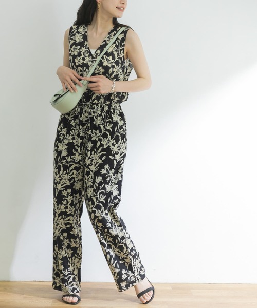 URBAN RESEARCH（アーバンリサーチ）の「ボタニカルプリントオールインワン（サロペット/オーバーオール・レディース・ブラック/ブルー・38/36）」の4枚目の写真