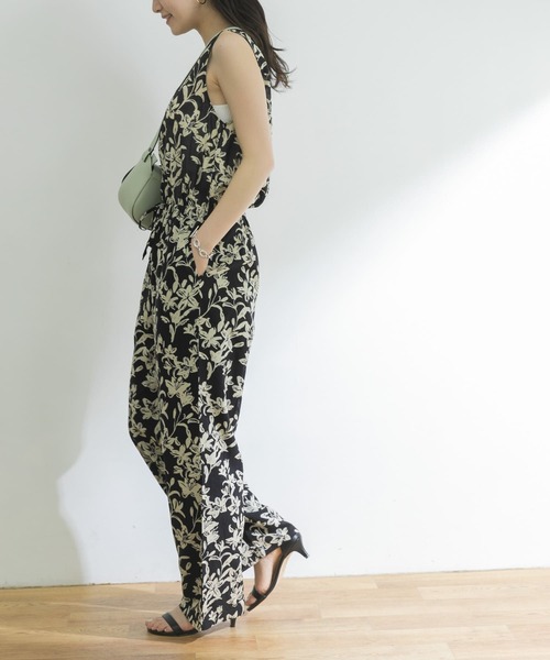URBAN RESEARCH（アーバンリサーチ）の「ボタニカルプリントオールインワン（サロペット/オーバーオール・レディース・ブラック/ブルー・38/36）」の7枚目の写真