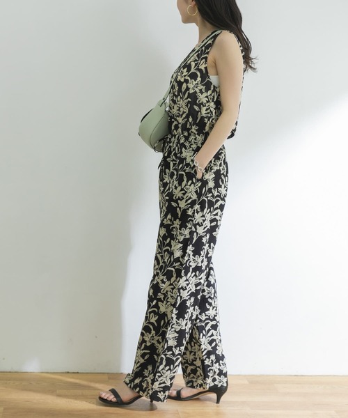 URBAN RESEARCH（アーバンリサーチ）の「ボタニカルプリントオールインワン（サロペット/オーバーオール・レディース・ブラック/ブルー・38/36）」の8枚目の写真