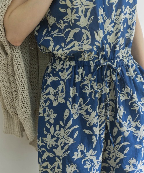 URBAN RESEARCH（アーバンリサーチ）の「ボタニカルプリントオールインワン（サロペット/オーバーオール・レディース・ブラック/ブルー・38/36）」の12枚目の写真