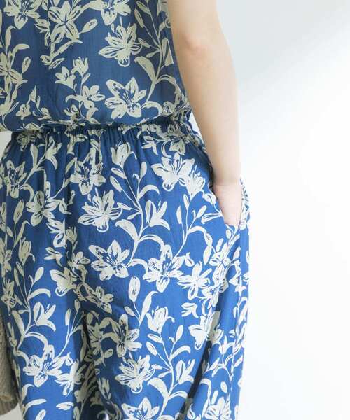 URBAN RESEARCH（アーバンリサーチ）の「ボタニカルプリントオールインワン（サロペット/オーバーオール・レディース・ブラック/ブルー・38/36）」の15枚目の写真