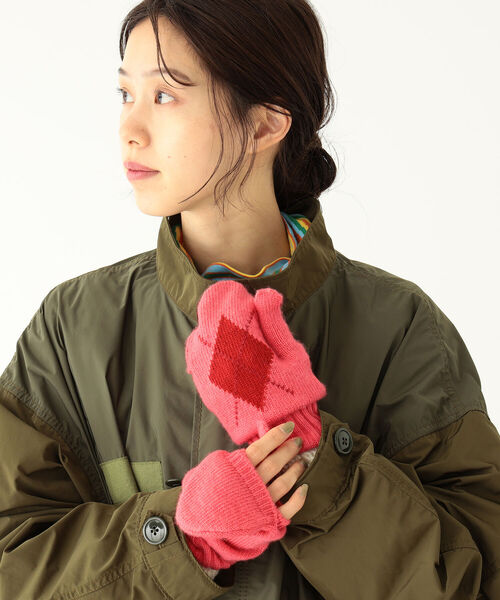 BEAMS BOY(ビームスボーイ)の「BEAMS BOY / アーガイル ミトン(手袋・レディース・ブラウン/ピンク・ONE SIZE)」の4枚目の写真