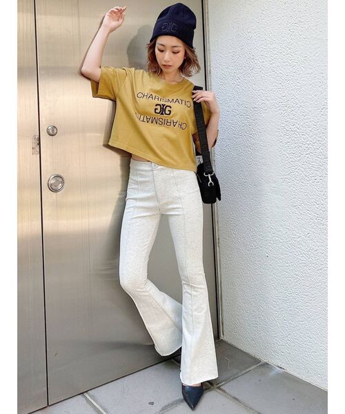 GYDA(ジェイダ)の「Symmetry GYDA LOGO ショートトップス(Tシャツ/カットソー・レディース・ブラック/オフホワイト/マスタード・FREE)」の16枚目の写真