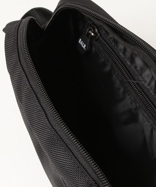 BALR.(ボーラー)の「BALR.(ボーラー)U-SERIES TOILETRY KIT/正規商品(ハンドバッグ・メンズ・ブラック・F)」の5枚目の写真