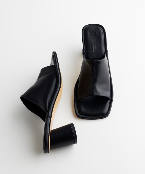 NOISE MAKER（ノイズメーカー）の「カバードスクエアトウサンダル（サンダル・レディース・ホワイト/ブラック/ライム・S/M/L）」の2枚目の写真