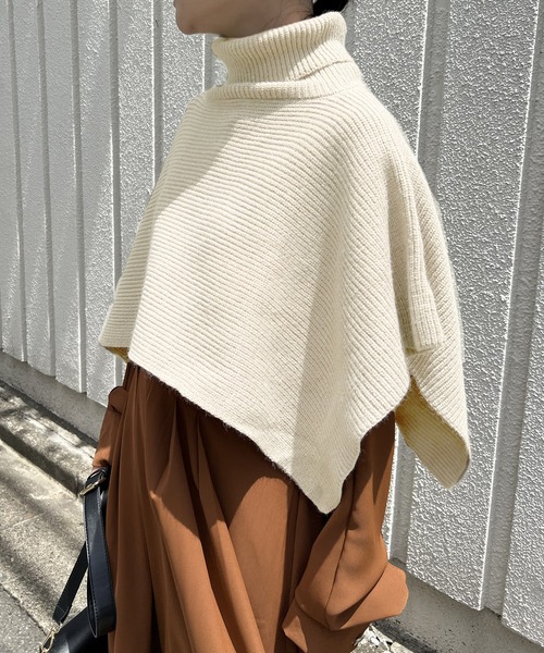 Jewelobe（ジュエローブ）の「タートルネックアシンメトリーニット