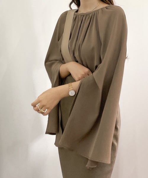 Louere（ルエレ）の「フレアスリットスリーブブラウス（シャツ/ブラウス・レディース・ブラック/クリーム/モカ/ブラウン系その他/ネイビー/ベージュ/ホワイト/カーキ・LARGE/MEDIUM/SMALL/X-LARGE）」の17枚目の写真