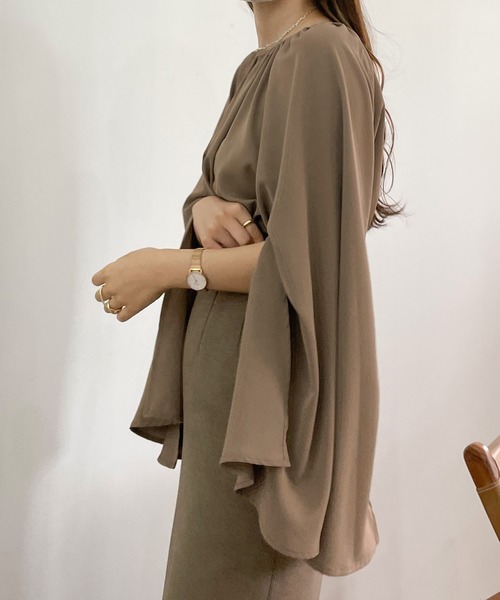 Louere（ルエレ）の「フレアスリットスリーブブラウス（シャツ/ブラウス・レディース・ブラック/クリーム/モカ/ブラウン系その他/ネイビー/ベージュ/ホワイト/カーキ・LARGE/MEDIUM/SMALL/X-LARGE）」の21枚目の写真