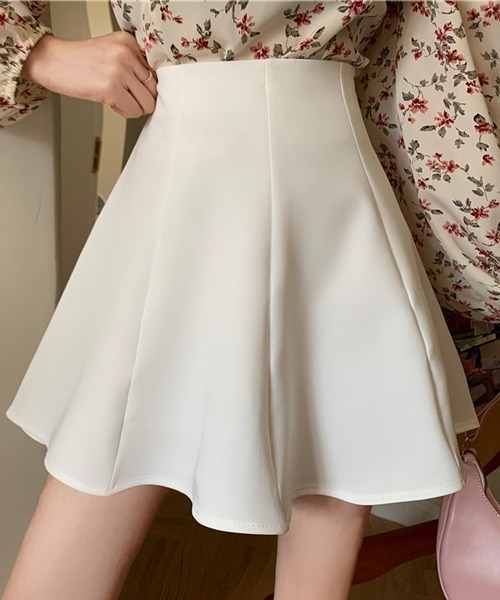 Nia（ニア）の「Nia(ニア)/シンプル フレア マーメイドミニスカート（スカート・レディース・ホワイト/ブラック/ブラウン/イエロー/ピンク・SMALL/MEDIUM/LARGE）」の2枚目の写真