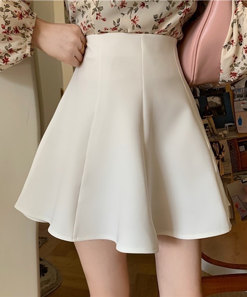 Nia（ニア）の「Nia(ニア)/シンプル フレア マーメイドミニスカート（スカート・レディース・ホワイト/ブラック/ブラウン/イエロー/ピンク・SMALL/MEDIUM/LARGE）」の8枚目の写真