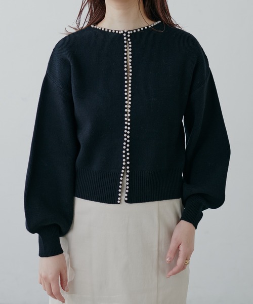 natural couture（ナチュラルクチュール）の「パールトリムクルーネックカーディガン（カーディガン/ボレロ・レディース・ピンクベージュ/オフホワイト/ベージュ/ブラック/ネイビー・FREE）」の15枚目の写真