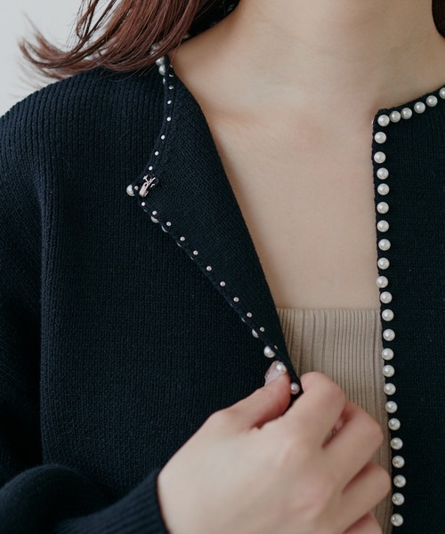 natural couture（ナチュラルクチュール）の「パールトリムクルーネックカーディガン（カーディガン/ボレロ・レディース・ピンクベージュ/オフホワイト/ベージュ/ブラック/ネイビー・FREE）」の9枚目の写真