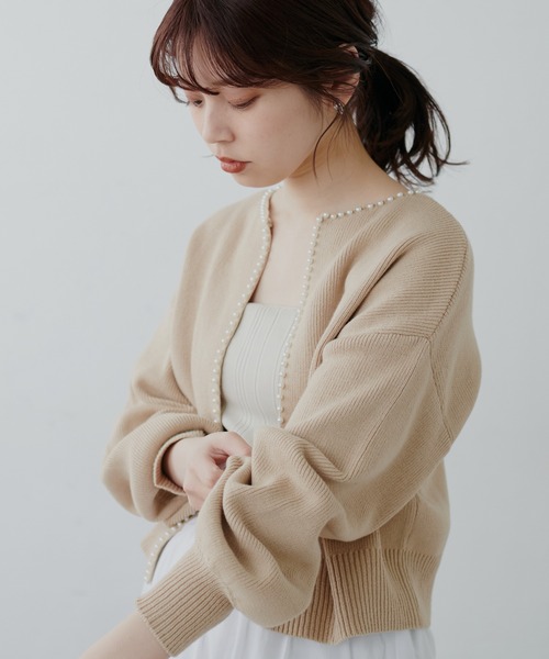 natural couture（ナチュラルクチュール）の「パールトリムクルーネックカーディガン（カーディガン/ボレロ・レディース・ピンクベージュ/オフホワイト/ベージュ/ブラック/ネイビー・FREE）」の18枚目の写真