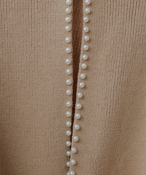 natural couture（ナチュラルクチュール）の「パールトリムクルーネックカーディガン（カーディガン/ボレロ・レディース・ピンクベージュ/オフホワイト/ベージュ/ブラック/ネイビー・FREE）」の16枚目の写真