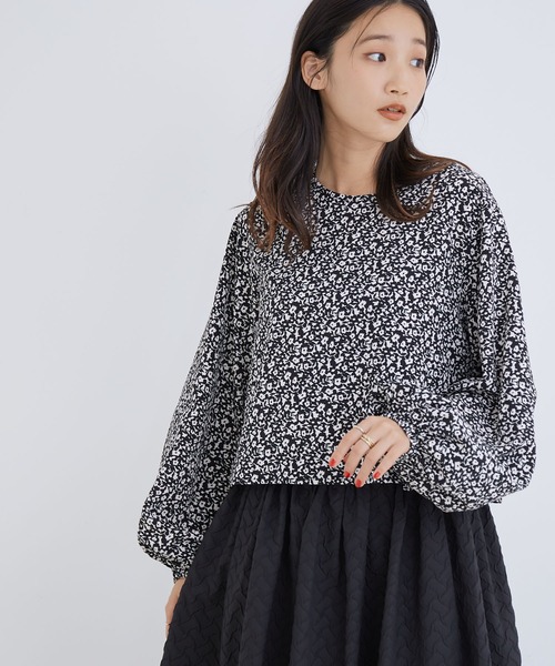 Jayro(ジャイロ)の「花柄デシンブラウス(シャツ/ブラウス・レディース・ブラック/レッド・M)」の2枚目の写真