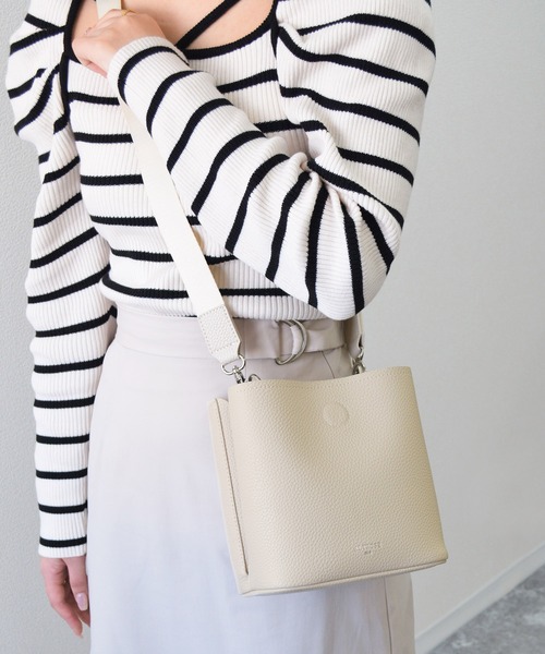 ALTROSE（アルトローズ）の「ショルダーバッグ トートバッグ 2WAY スクエア型 ワンハンドルバッグ トレヴィ（ショルダーバッグ・レディース・ブラウン/ブラック/アイボリー・FREE）」の22枚目の写真