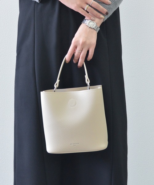 ALTROSE（アルトローズ）の「ショルダーバッグ トートバッグ 2WAY スクエア型 ワンハンドルバッグ トレヴィ（ショルダーバッグ・レディース・ブラウン/ブラック/アイボリー・FREE）」の21枚目の写真