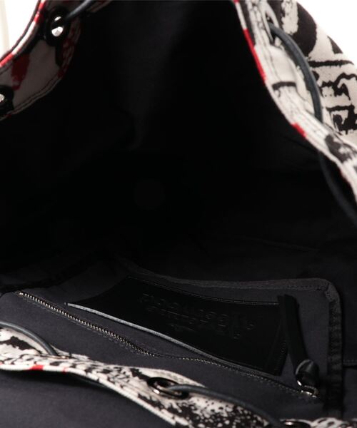 Vivienne Westwood(ヴィヴィアンウエストウッド)の「カツラギRUBBISH PRINTリュック(バックパック/リュック・レディース・キナリ・FREE)」の4枚目の写真