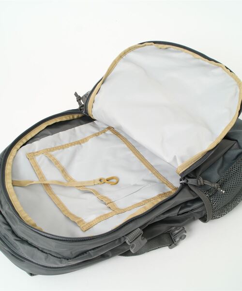 ｳｫｰｶｰ25 (ｼｬｲﾝｸﾞﾚｰ)（バックパック/リュック）｜Coleman（コールマン