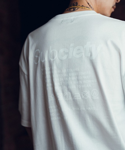 Subciety（サブサエティ）の「LABEL TEE（Tシャツ/カットソー・メンズ・ホワイト×グリーン/グレー系その他/ブラック/ホワイト×ブラック/ホワイト×ブルー/ブラック×ブルー/ホワイト系その他2/アッシュ/ブラック×ブラック/パープル/ブラック×レッド/グリーン/ブルー/ホワイト×ホワイト/レッド/ホワイト×ピンク/ミント/イエロー/ホワイト×シルバー/オリーブ/ブラック×ゴールド/ホワイト系その他3/ホワイト×パープル/ブラック×ホワイト/ホワイト系その他4・LARGE/SMALL/X-LARGE/MEDIUM/XX-LARGE）」の4枚目の写真