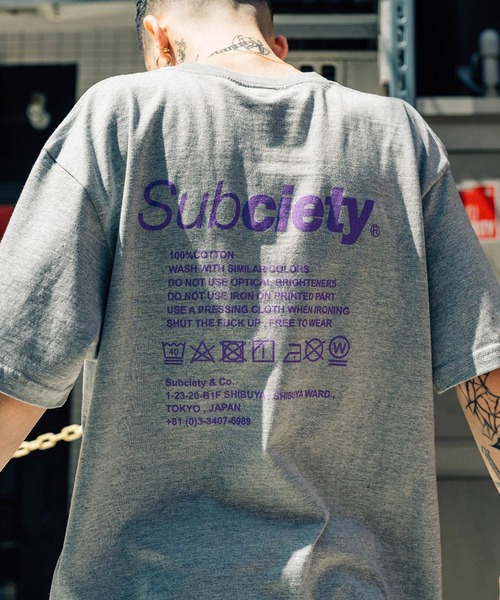 Subciety（サブサエティ）の「LABEL TEE（Tシャツ/カットソー・メンズ・ホワイト×グリーン/グレー系その他/ブラック/ホワイト×ブラック/ホワイト×ブルー/ブラック×ブルー/ホワイト系その他2/アッシュ/ブラック×ブラック/パープル/ブラック×レッド/グリーン/ブルー/ホワイト×ホワイト/レッド/ホワイト×ピンク/ミント/イエロー/ホワイト×シルバー/オリーブ/ブラック×ゴールド/ホワイト系その他3/ホワイト×パープル/ブラック×ホワイト/ホワイト系その他4・LARGE/SMALL/X-LARGE/MEDIUM/XX-LARGE）」の18枚目の写真