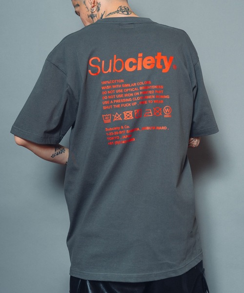 Subciety（サブサエティ）の「LABEL TEE（Tシャツ/カットソー・メンズ・ホワイト×グリーン/グレー系その他/ブラック/ホワイト×ブラック/ホワイト×ブルー/ブラック×ブルー/ホワイト系その他2/アッシュ/ブラック×ブラック/パープル/ブラック×レッド/グリーン/ブルー/ホワイト×ホワイト/レッド/ホワイト×ピンク/ミント/イエロー/ホワイト×シルバー/オリーブ/ブラック×ゴールド/ホワイト系その他3/ホワイト×パープル/ブラック×ホワイト/ホワイト系その他4・LARGE/SMALL/X-LARGE/MEDIUM/XX-LARGE）」の15枚目の写真