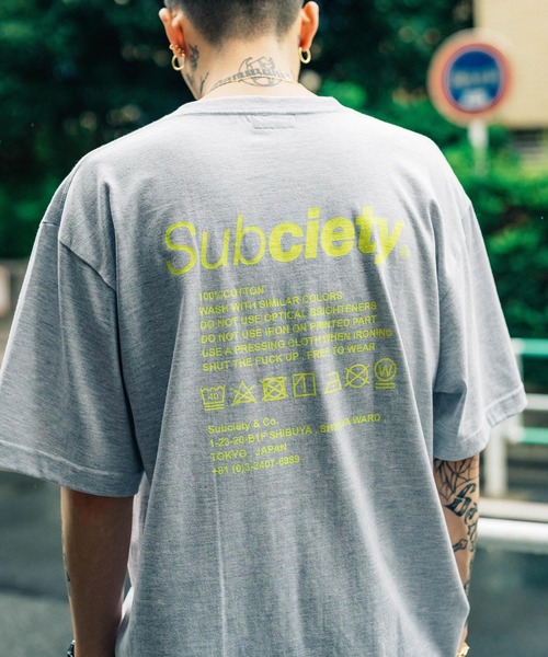 Subciety（サブサエティ）の「LABEL TEE（Tシャツ/カットソー・メンズ・ホワイト×グリーン/グレー系その他/ブラック/ホワイト×ブラック/ホワイト×ブルー/ブラック×ブルー/ホワイト系その他2/アッシュ/ブラック×ブラック/パープル/ブラック×レッド/グリーン/ブルー/ホワイト×ホワイト/レッド/ホワイト×ピンク/ミント/イエロー/ホワイト×シルバー/オリーブ/ブラック×ゴールド/ホワイト系その他3/ホワイト×パープル/ブラック×ホワイト/ホワイト系その他4・LARGE/SMALL/X-LARGE/MEDIUM/XX-LARGE）」の19枚目の写真