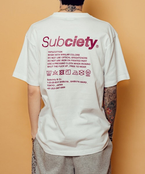 Subciety（サブサエティ）の「LABEL TEE（Tシャツ/カットソー・メンズ・ホワイト×グリーン/グレー系その他/ブラック/ホワイト×ブラック/ホワイト×ブルー/ブラック×ブルー/ホワイト系その他2/アッシュ/ブラック×ブラック/パープル/ブラック×レッド/グリーン/ブルー/ホワイト×ホワイト/レッド/ホワイト×ピンク/ミント/イエロー/ホワイト×シルバー/オリーブ/ブラック×ゴールド/ホワイト系その他3/ホワイト×パープル/ブラック×ホワイト/ホワイト系その他4・LARGE/SMALL/X-LARGE/MEDIUM/XX-LARGE）」の11枚目の写真