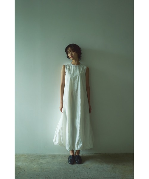 Abor（アボア）の「【Abor】スリーブレスバルーンドレス（ワンピース・レディース・ブラック/アイボリー・FREE）」の4枚目の写真